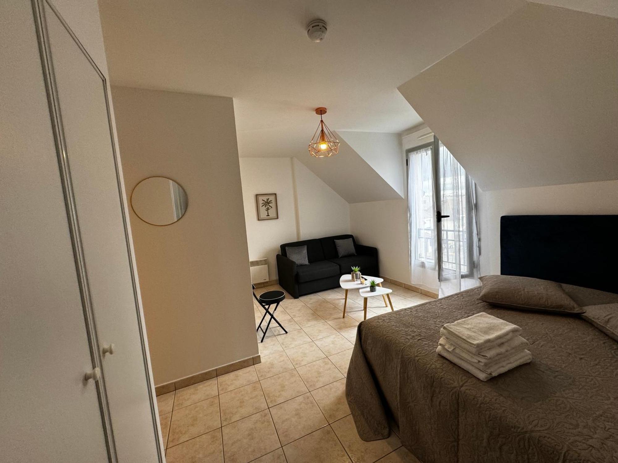 Le Studio Du 72 Apartman Bussy-Saint-Georges Kültér fotó